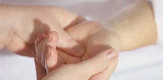 สัญญาณอันตรายจาก “มือเท้าชา”