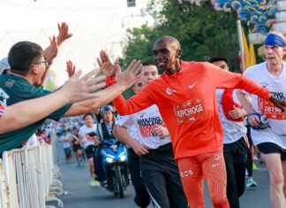 ร่วมต้อนรับการเดินทางมาประเทศไทยของ เอเลียด คิปโชเก้ ตำนานนักวิ่งมาราธอนชาวเคนยา