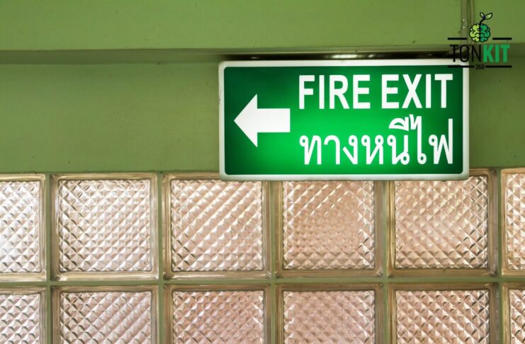 ประตูฉุกเฉินที่ใช้ไม่ได้จริง เปลี่ยนทางรอดให้กลายเป็นทางตัน